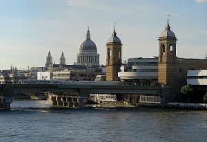 Taxi from City of London EC4 to Luton Airport